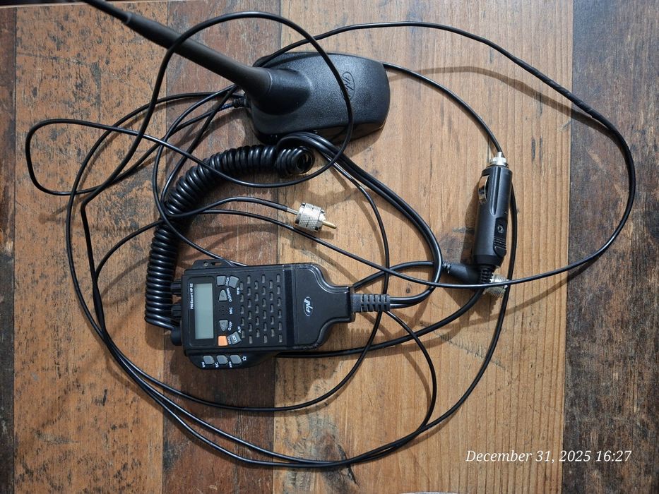 Vând stație PNI HP62 plus antenă