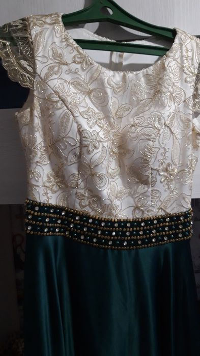 продам платье одевала один раз