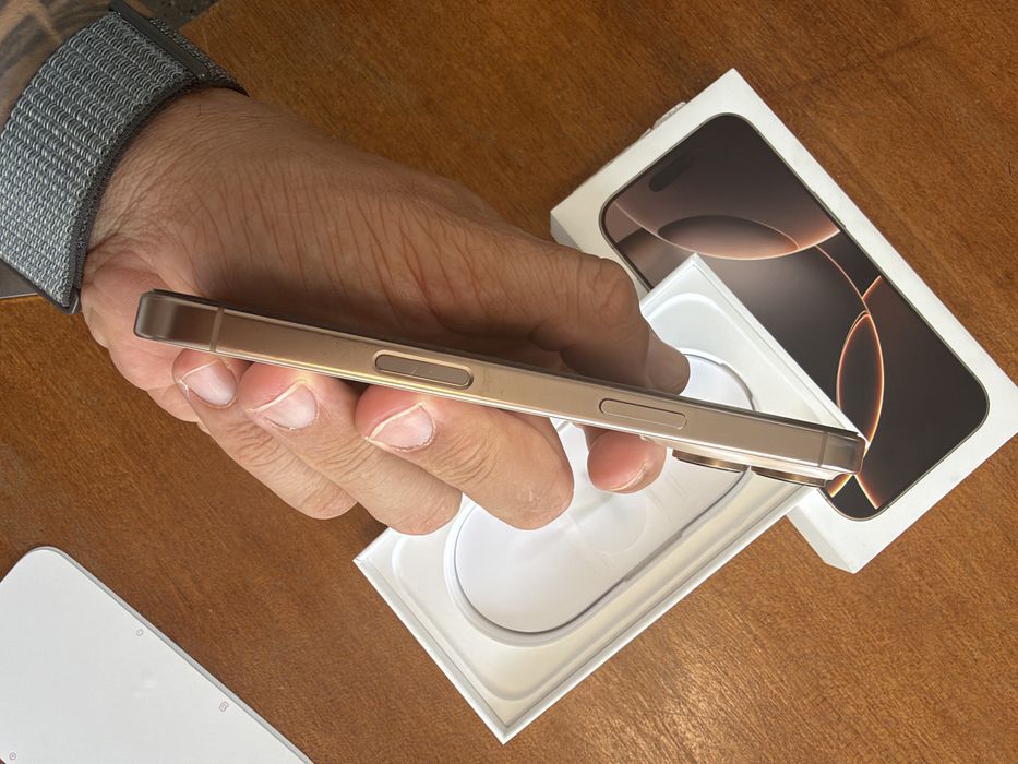 Продавам Iphone 16 pro Desert Titanium 128 GB