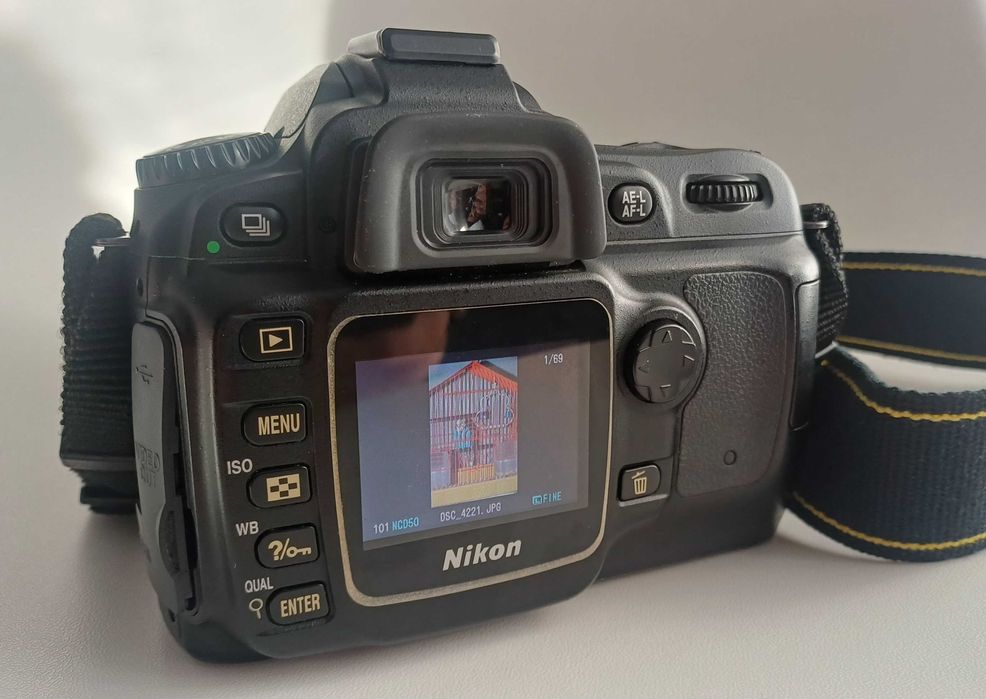 Фотоапарат Nikon D50  с обектив  и зарядно