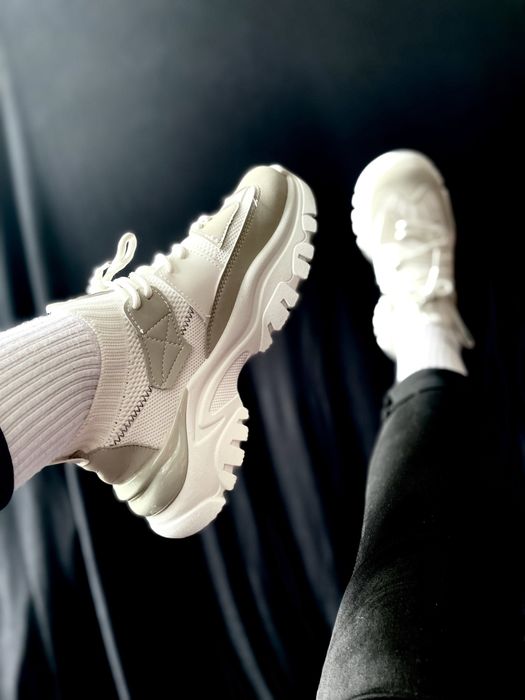 Бели маратонки 39 номер