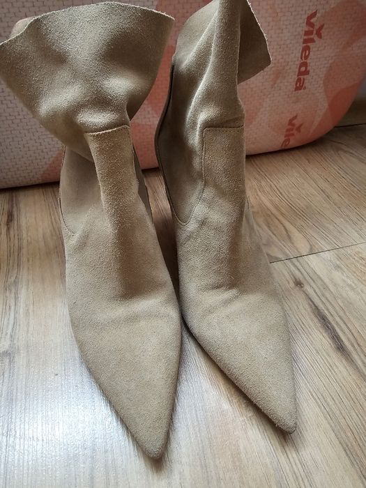 Zara reserved 40 естествен велур бежави