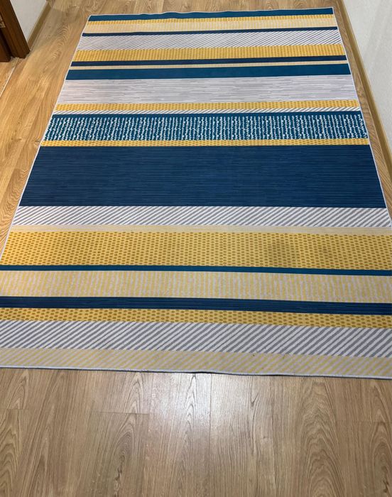 Продам ковры и подставку для вещей