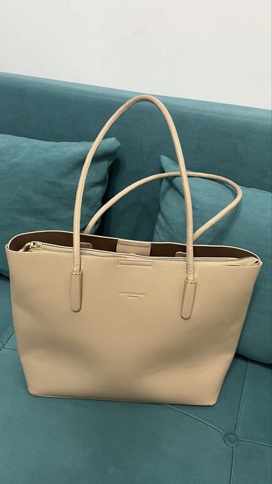 Продам стильную бежевую сумку