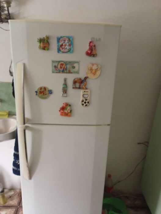 LG холодильник продам