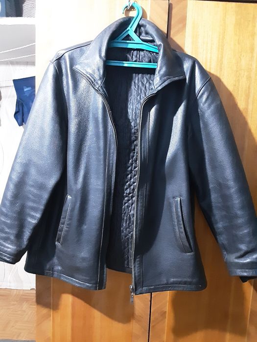 Продам куртки новые