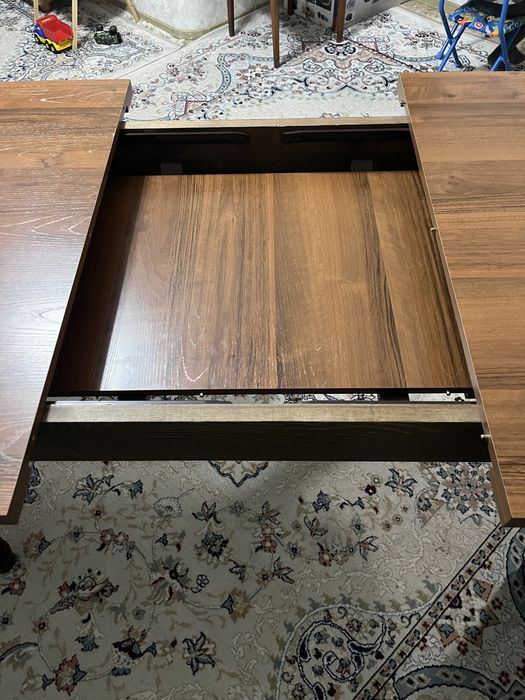 Продам гостинный стол материал дуб