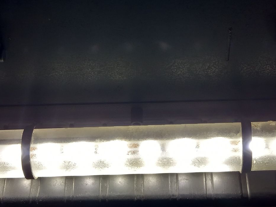 Vand acvariu pentru pesti