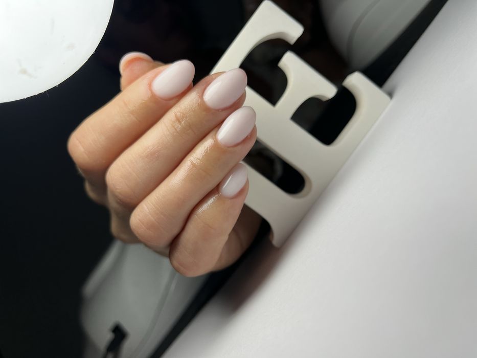 unghii cu gel  si oja semipermanenta