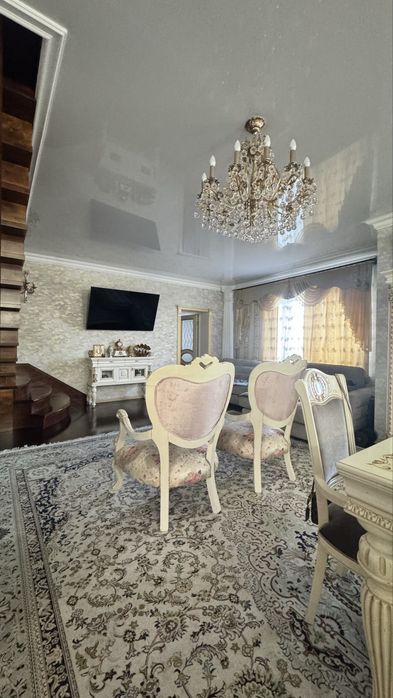 Продам 4 комнатную квартиру