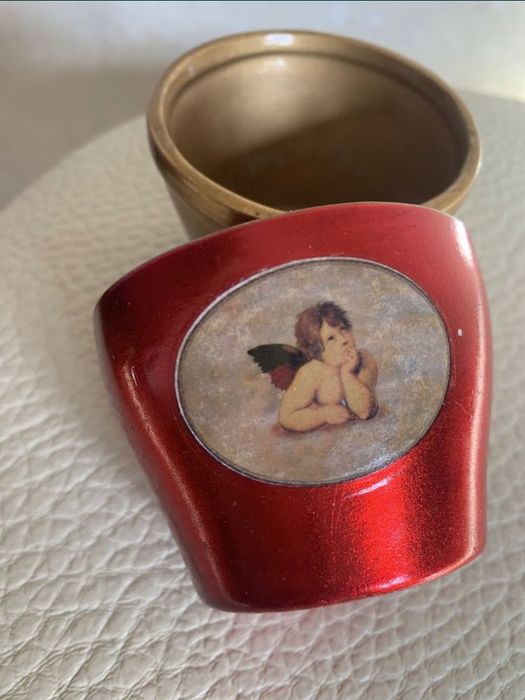 Кашпи с Ангелчета