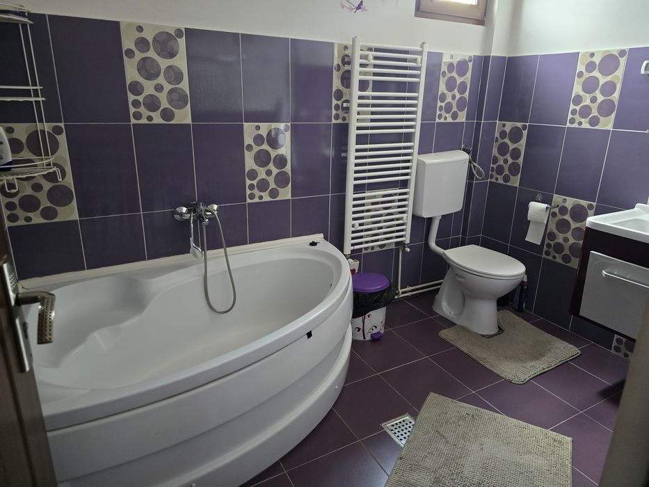 Cazare / apartament la etaj în vila