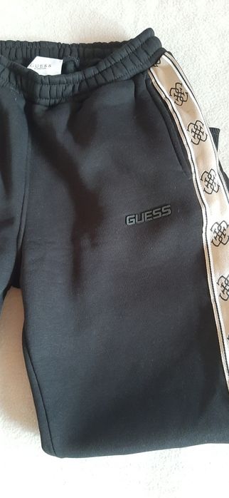 Спортен екип Guess