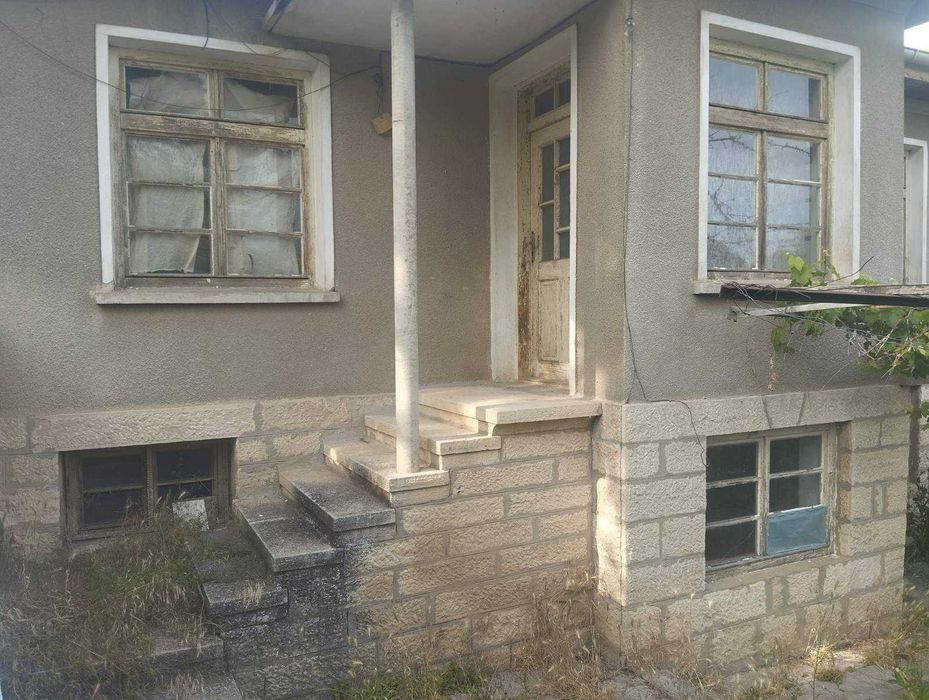 Продава се къща в село Мадара