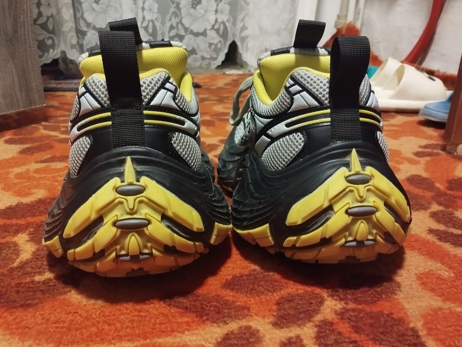 Balenciaga 10xl size 42