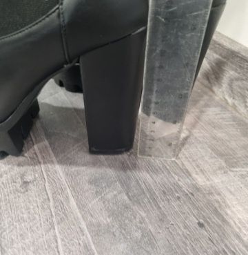 Дамски боти на ток