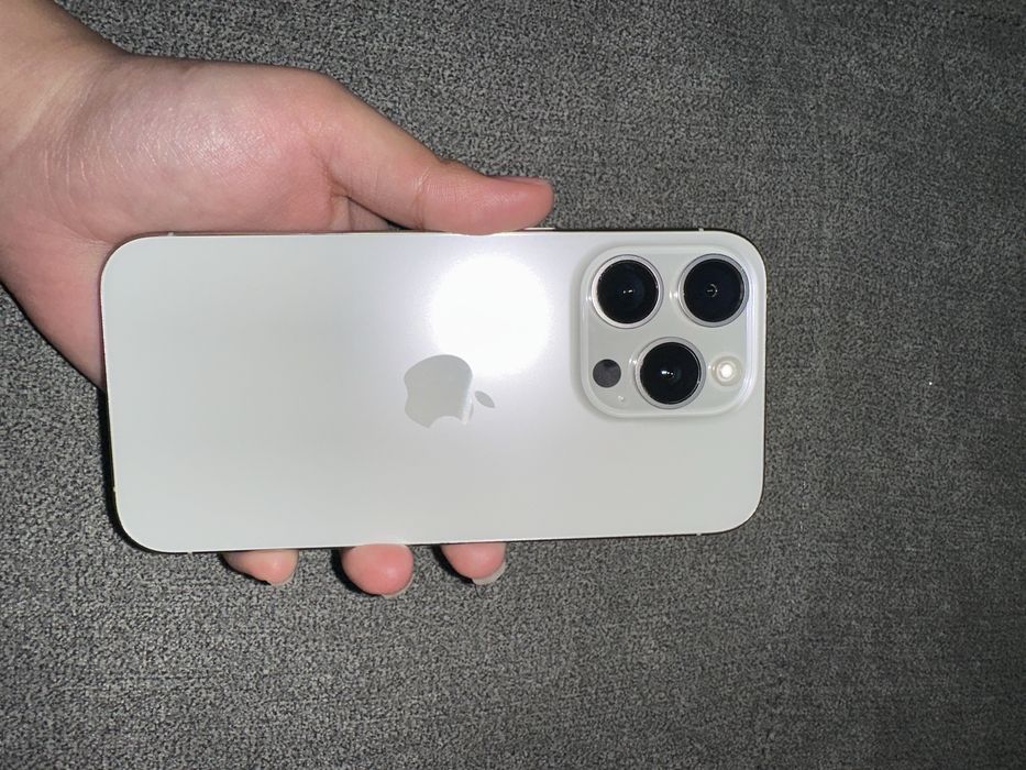 Iphone 15 Pro , White Titan