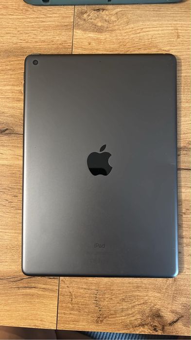 iPad 8th / 128 GB \ Чист iCloud