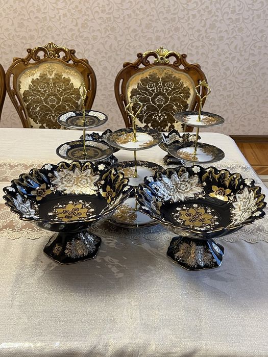 Chinni komplekt sotiladi. Xolati yangidek.