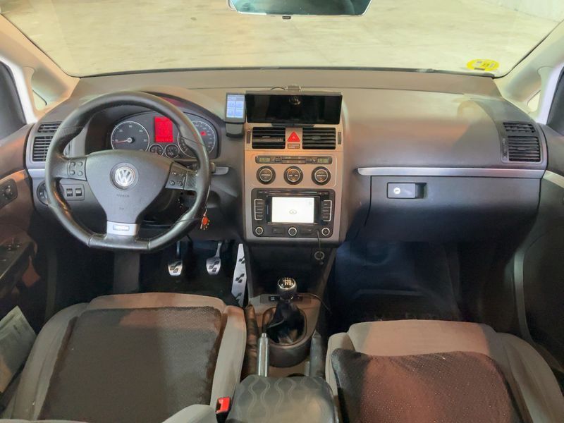 Volkswagen Touran 2.0 TDI Highline 2010