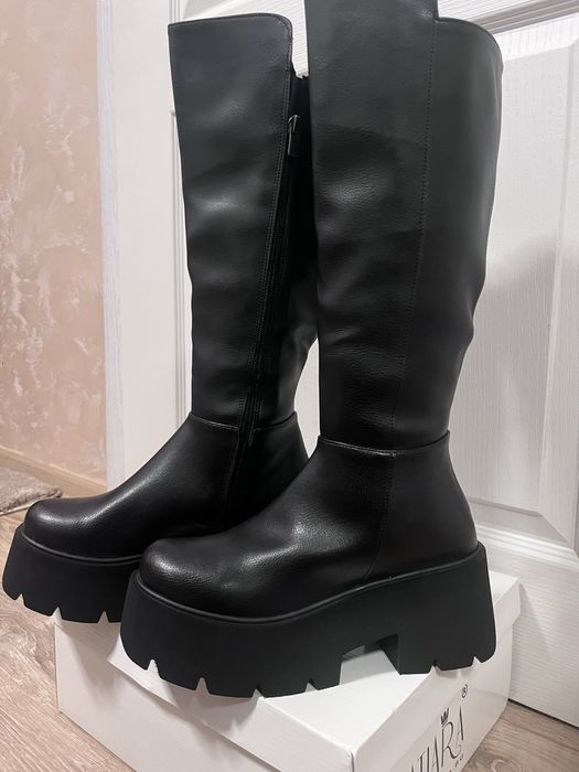 Високи дамски ботуши