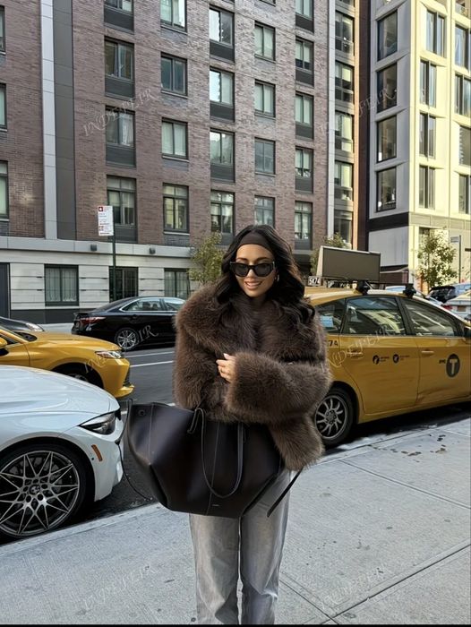 Blanita maro cu guler