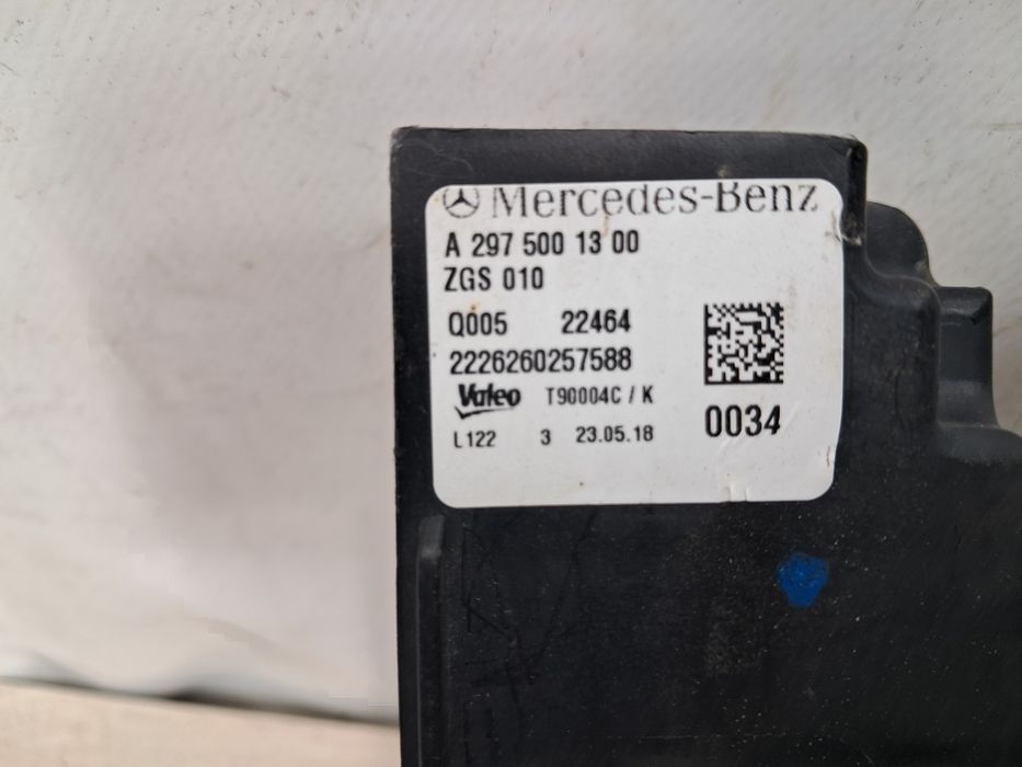 Лайсна предна броня дифозьор Mercedes EQE A295