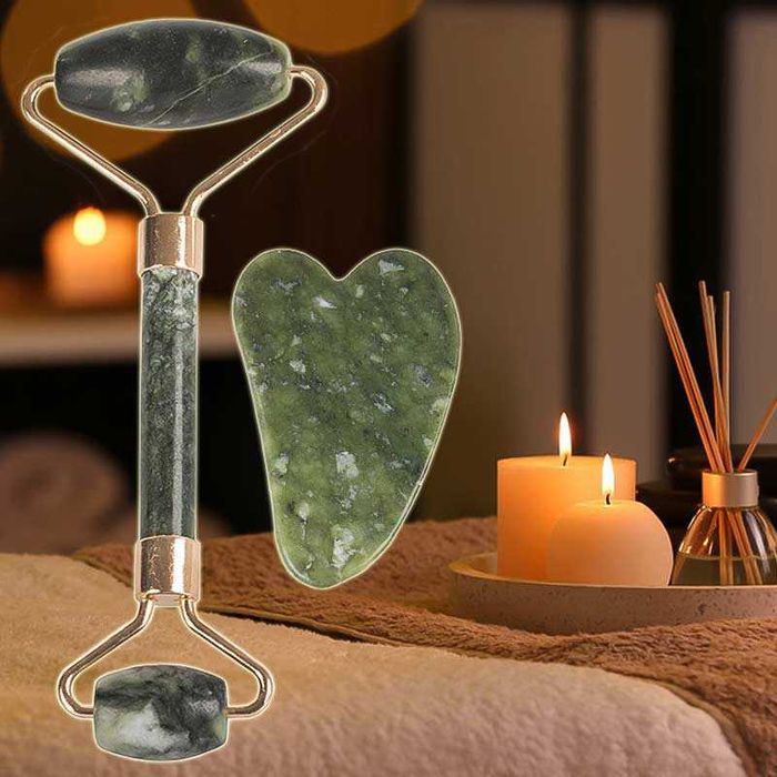 Нефритен масажор за лице и шия с ролер и гуаша плочка