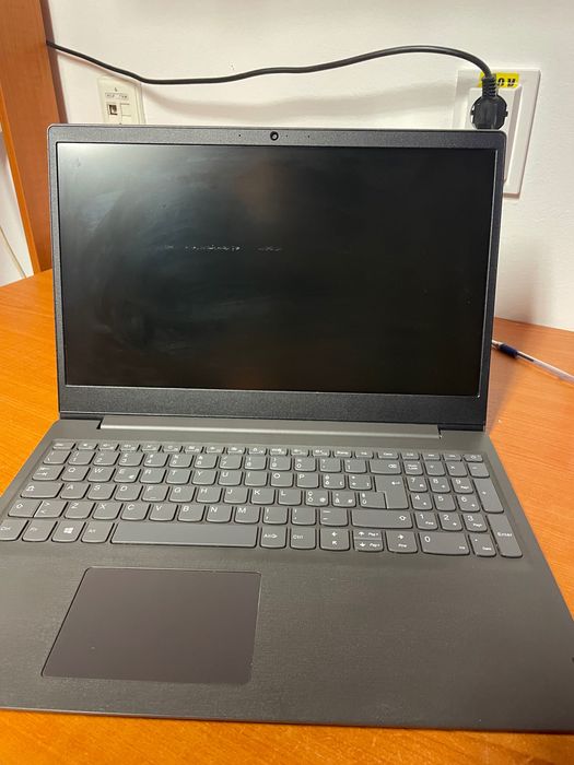 Vând sau schimb leptop Lenovo