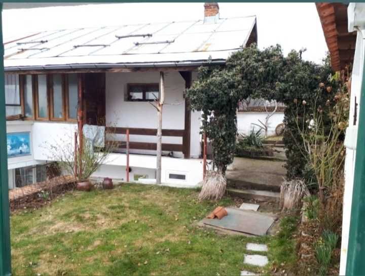 Вила във вилно селище