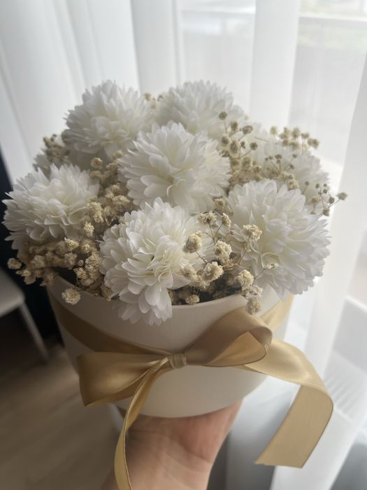 Букет с изкуствени цветя