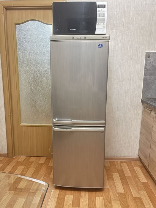 Холодильник Samsung