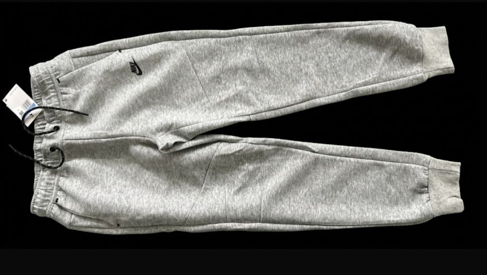 Pantaloni Nike Tech