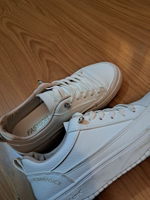 Кроссовки на 37 размер