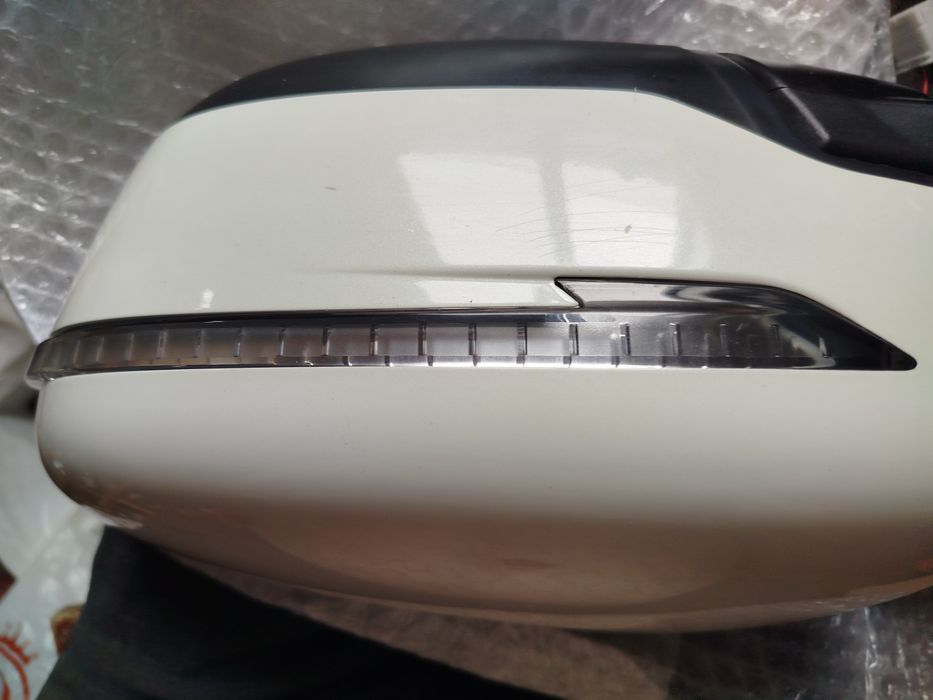 Продается зеркало автомобиля.