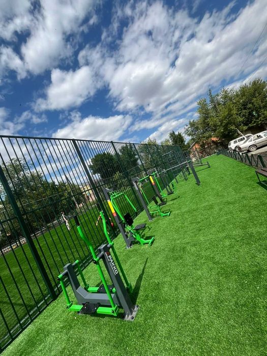 уличные тренажеры +на площадках