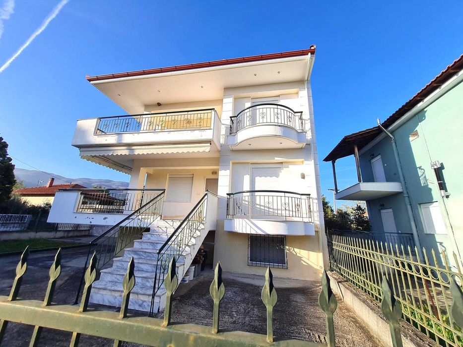 Продава 3 ет. къща с площ 165 м2 и двор 280 м2 в Аспровалта, Гърция