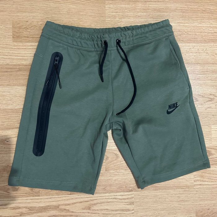 Nike Tech Fleece Shorts (M)