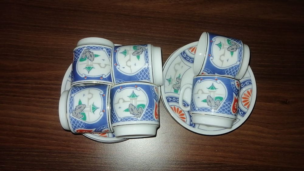 set de 6 cesti cu farfurie pentru cafea.