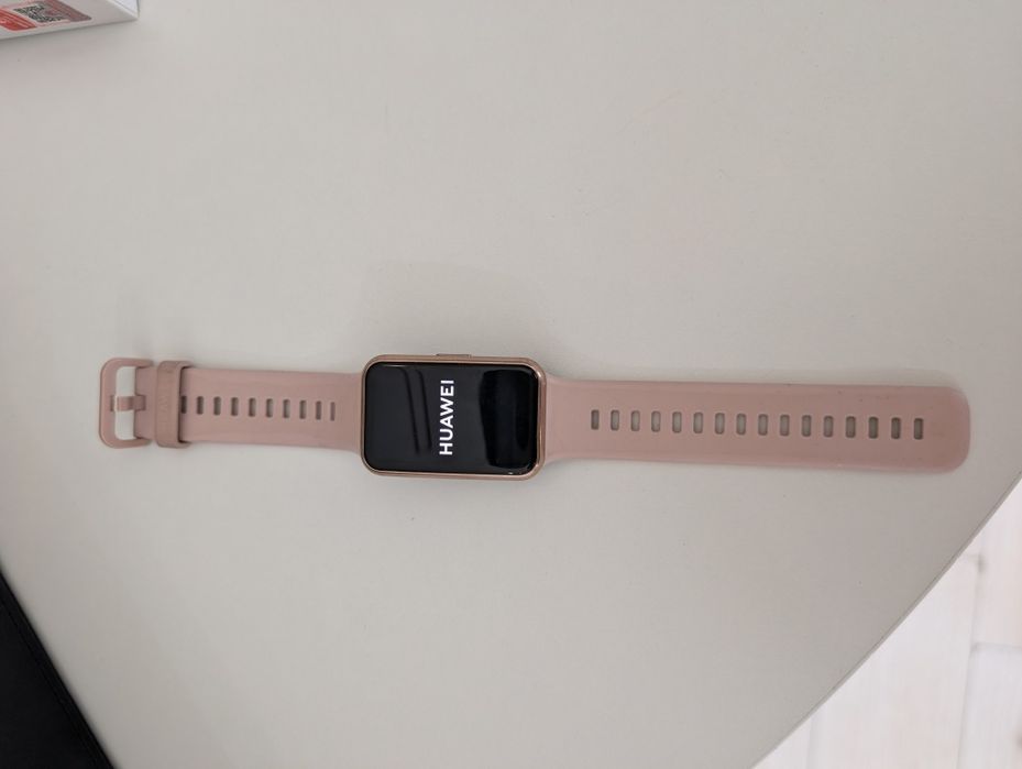 Huawei Watch Fit (TIA-B09), rose gold, curea roz – impecabil