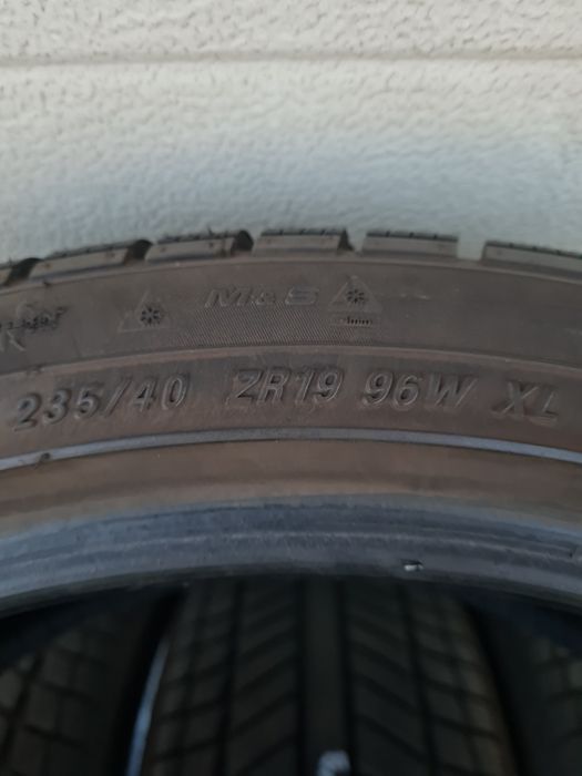 Зимни гуми 4 броя SYRON Everest1 235 40 R19 дот 2719