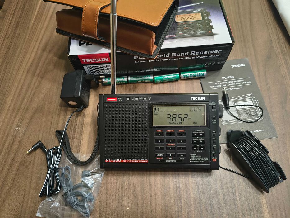 Tecsun PL-680 Full-band FM/MW/SWB Радиоприемник с любителски SSB и авиационен AIR обхват (като НОВ)