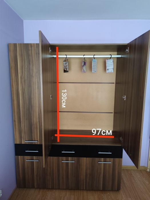 Спално обзавеждане - гардероб, тоалетка с огледало и нощни шкафчета