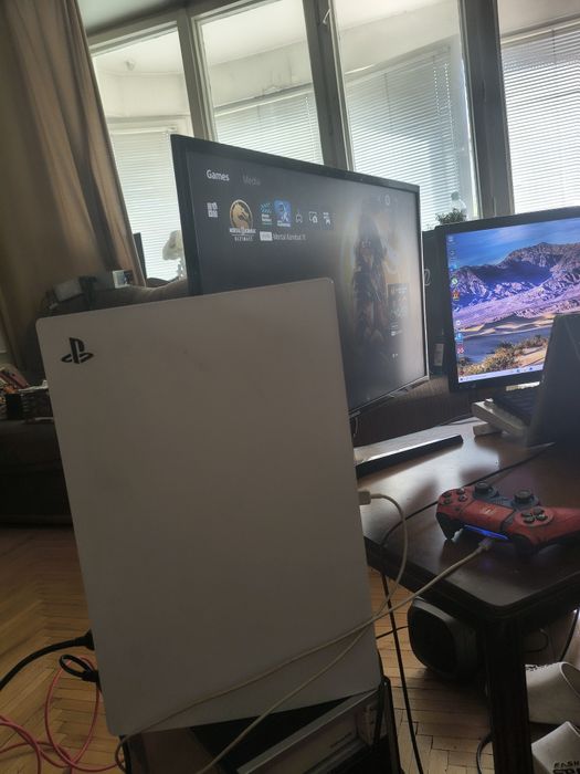 PlayStation 5 slim + disc version