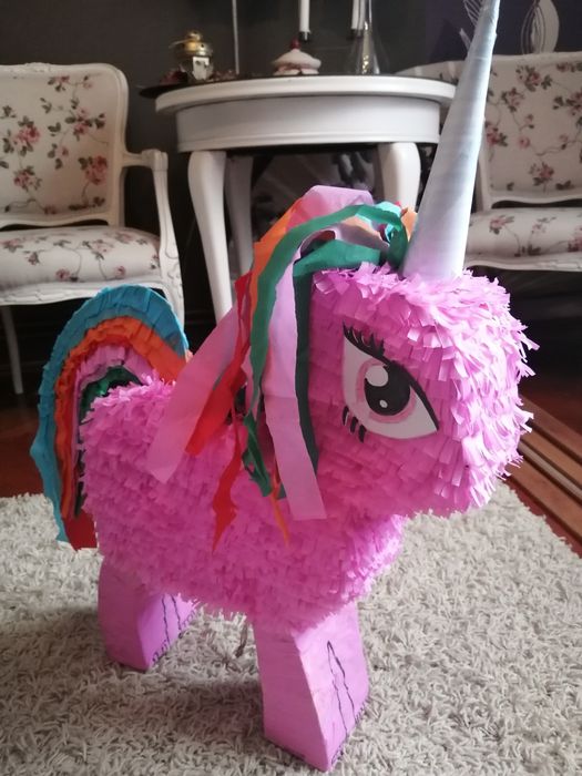 Piniata ponei, inimioara sau ce model doriti