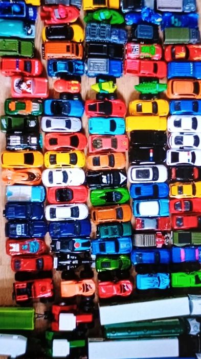 Lot masinute metalice jucarii copii peste 300 buc Burago Maisto etc