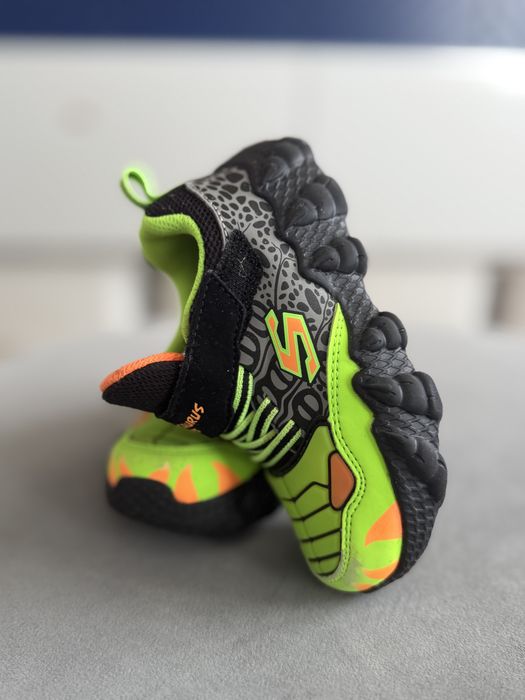 Adidasi sketchers 26 editie limitata