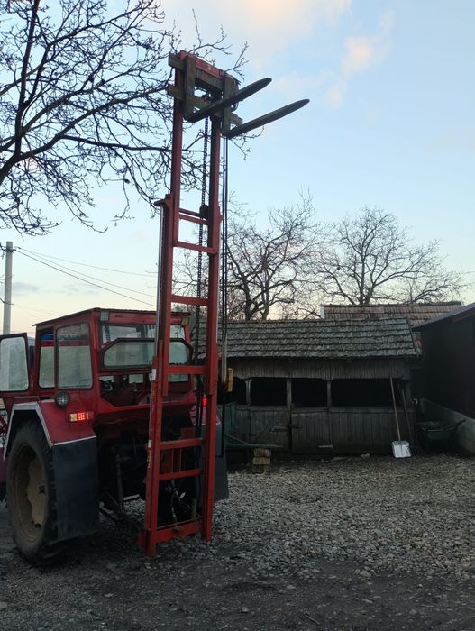 Vând încărcător tiranți aproape nou