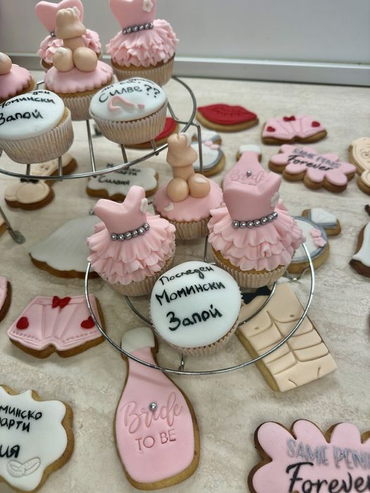 Ръчно декорирани медени бисквитки с фондан - погача, моминско парти