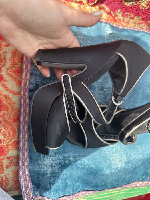 Sandale negre  marimea 37